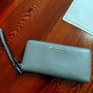 Michael Kors Wristlet Wallet